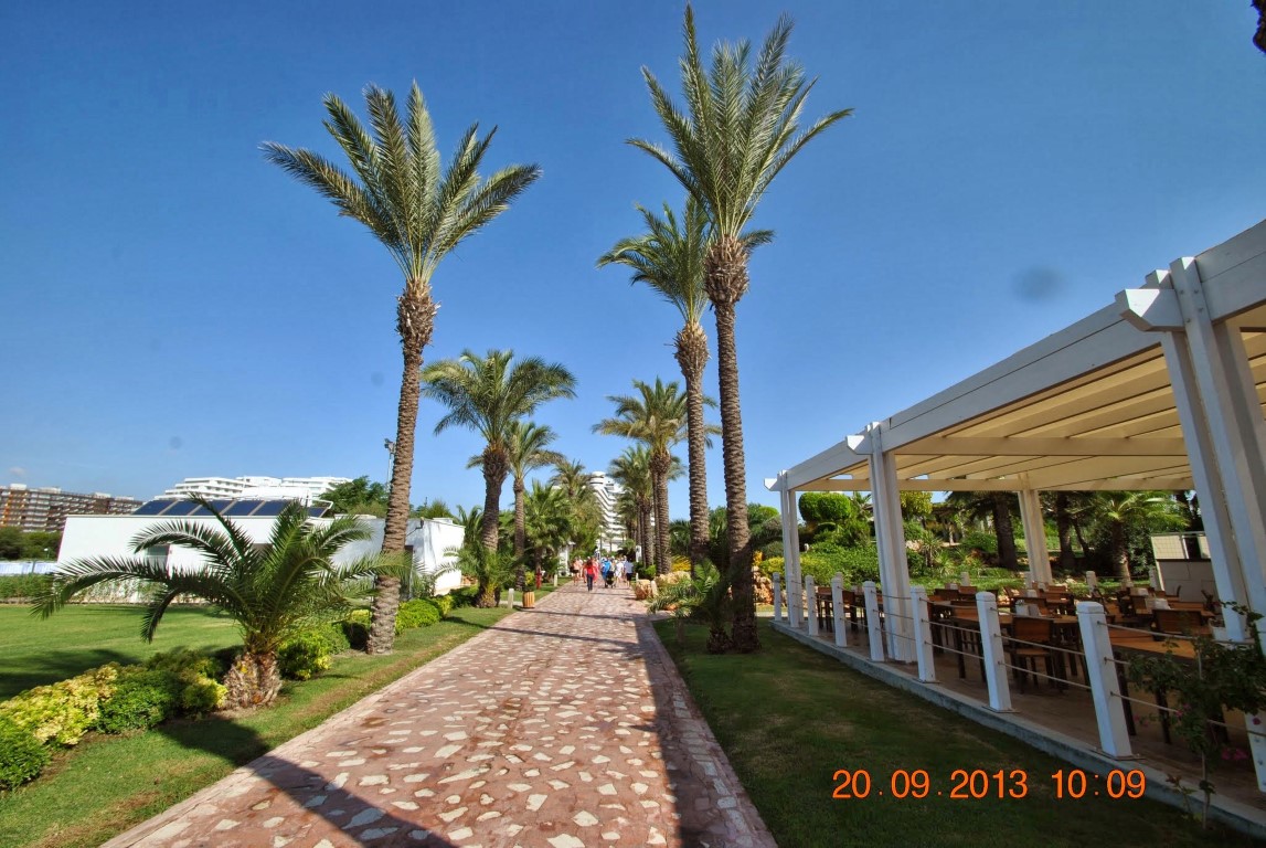 imagini hotel TITANIC LARA